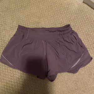 Lululemon hotty hot 2.5 shorts